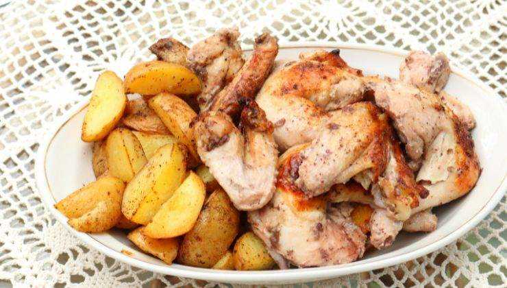 Pollo e patate in padella: squisiti