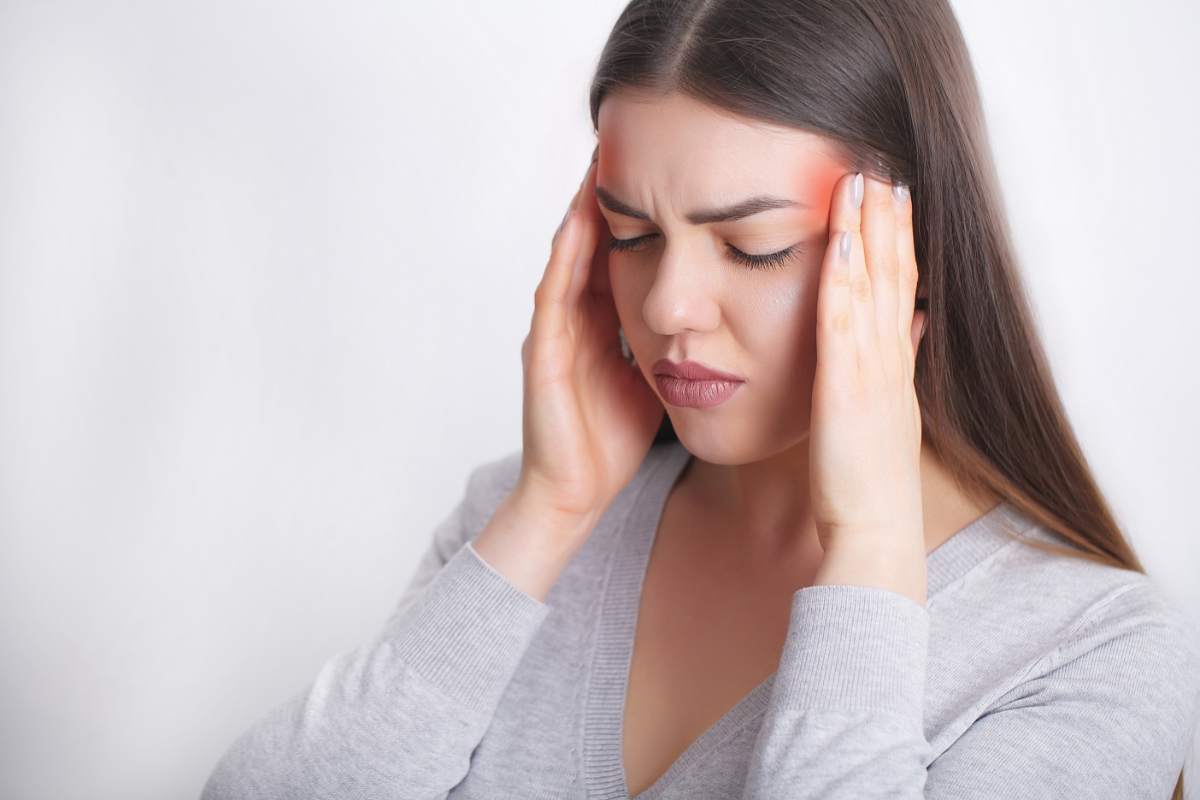 Cefalea e mal di testa, gli esercizi da fare per combatterle 